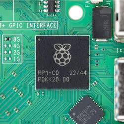 Raspberry Pi 5 4GB - Offizielles Rot-Weiß Gehäuse Kit